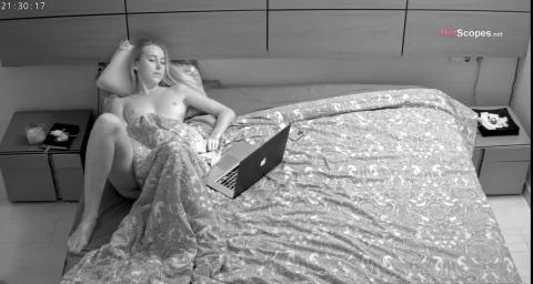 Reallifecam - Anna rubbed her pussy with her finger in the bedroom in the dark 9 Nov