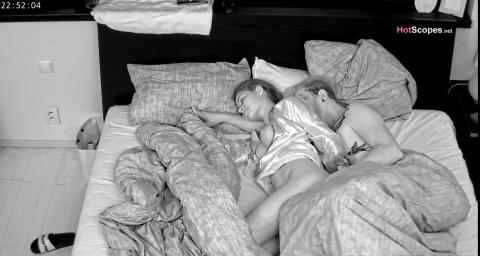 Reallifecam - Smith fucks the kitty in the dark while she sleeps 05.10.2021