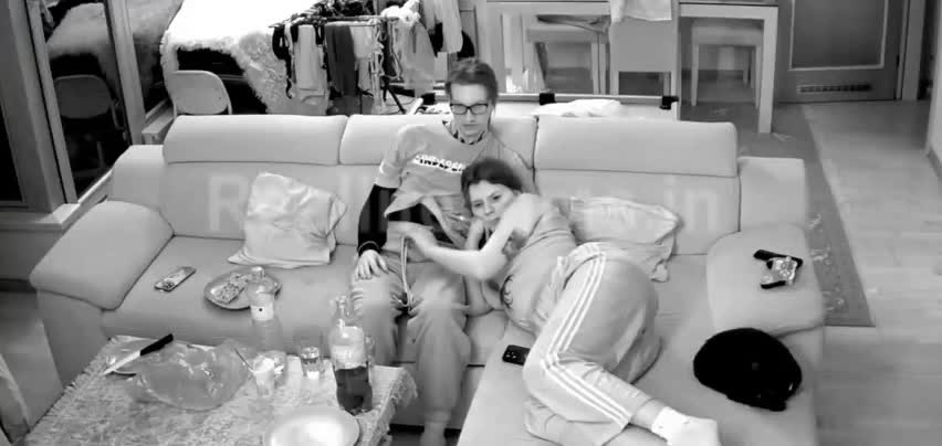 Reallifecam - Vita help Nikita to cum in livingroom by blowjob 26.04.2025