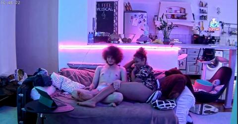 Reallifecam - Masha guest sexi massage with her boyfriend in livingroom 01.08.2021