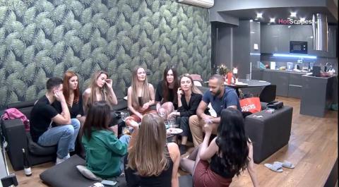 Reallifecam - Sexy party and drinking with Rus and Daniela and Kylie Lia Mia with Karol and all the 