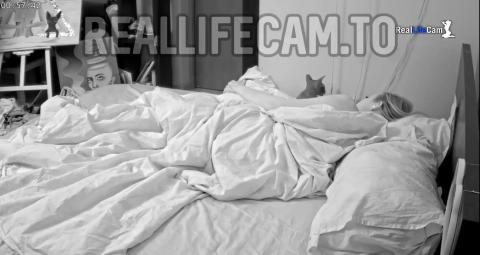 Reallifecam - Masha and guest guy pussy eat and kissing 04.08.2021