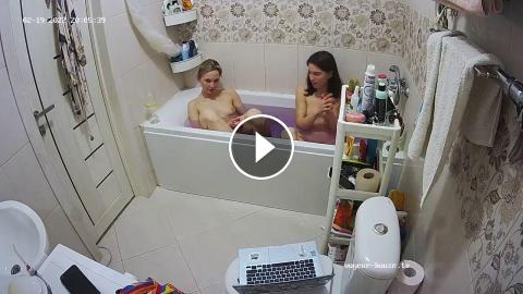 Real Life Cams Voyeur Bathrooms - Voyeur-house - Rene and Kristykrabs bath, Feb-19-2022