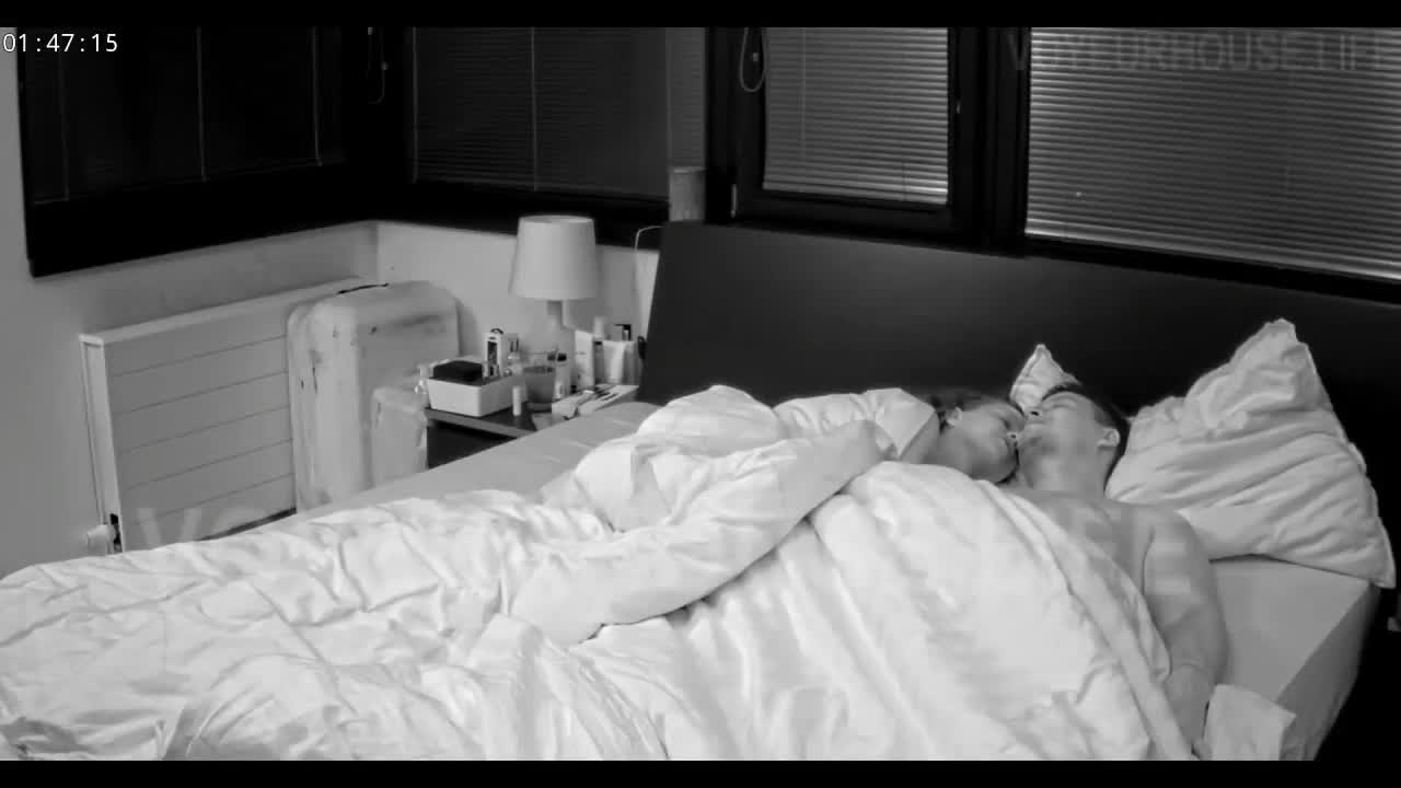 Reallifecam - Venera and Lion have hot Handjob and Fingerbang and hot sex in the dark 09.05.2024.mp4