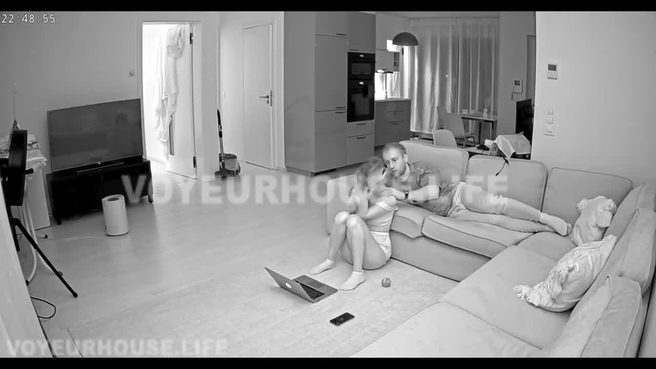 Reallifecam - Leora and Paul Blowjob on sofa in the dark 21.10.2023