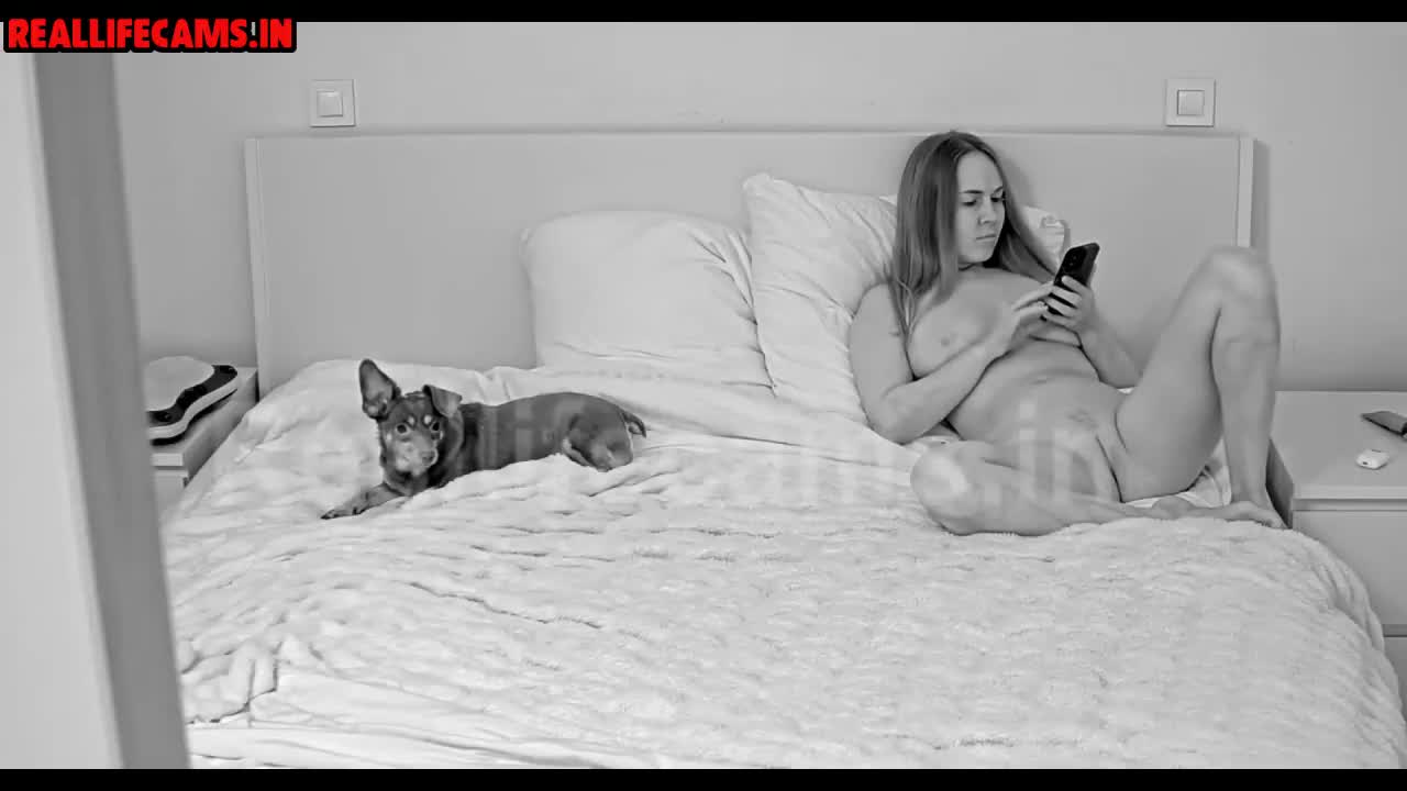 Reallifecam - Leora and Paul sit on face and make 69 oral sex in the dark 06.04.2025
