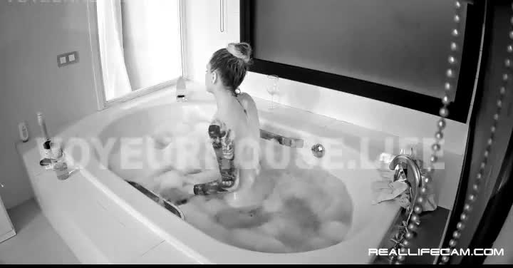 Reallifecam - Tani masturbates and rubs her pussy in the bubble bath on video call 09.03.2023