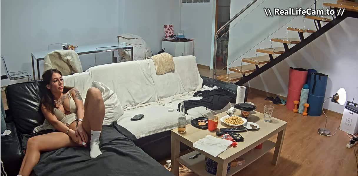 Reallifecam - Lina have pussy dildo bate on sofa 19.03.2024