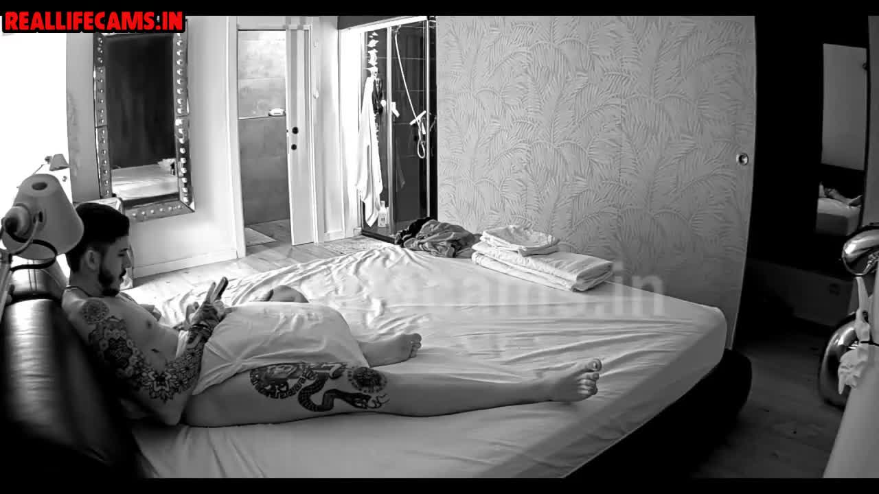 Reallifecam - Demian eat pussy and ass Honny and fuck it deeply in the dark 05.11.2024